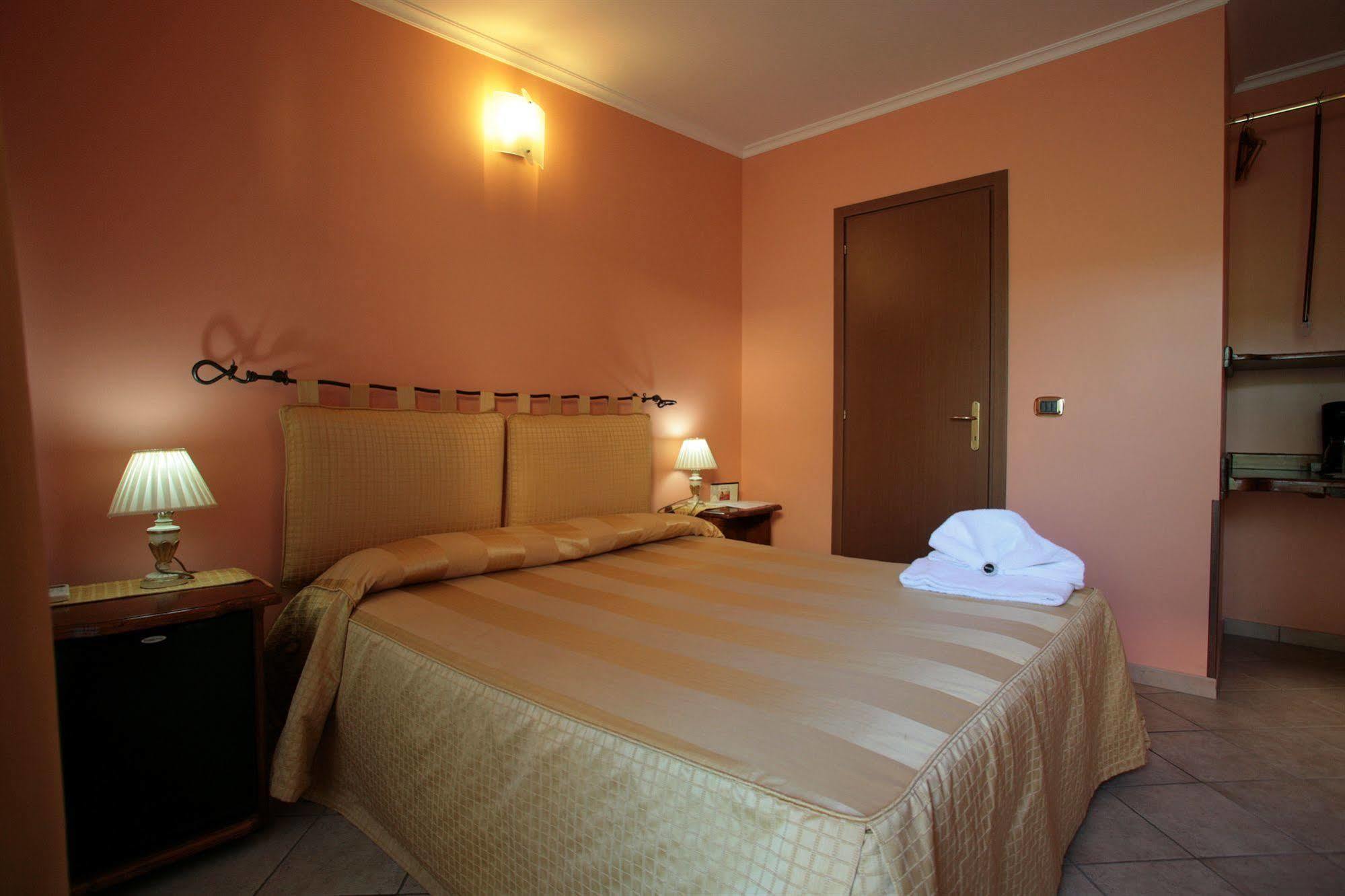 Airport Hotel 2*